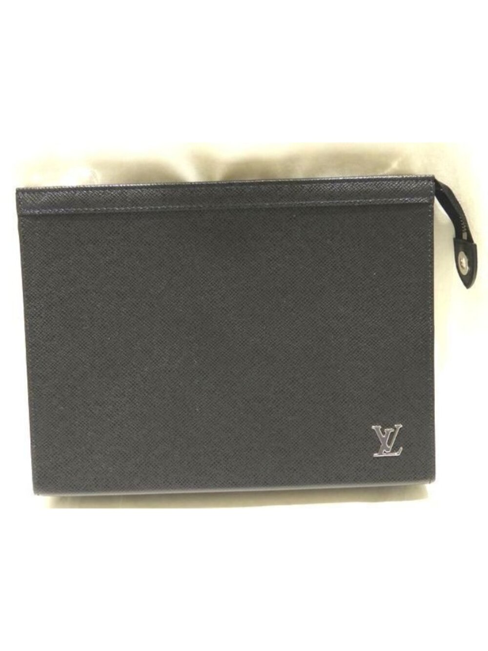 Louis Vuitton Pochette Voyage Clutch Taiga Noir Second
